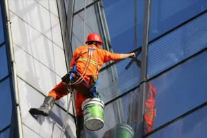 威海蜘蛛人幕墙清洗